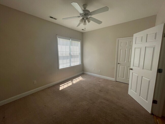 Building Photo - 375 Lullwater Dr