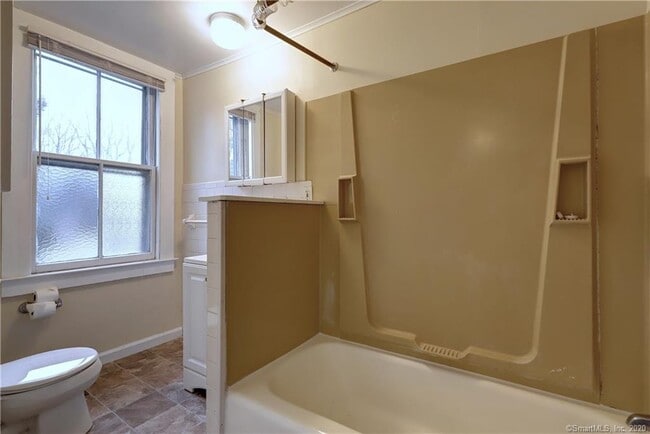 Building Photo - 473 Amity Rd