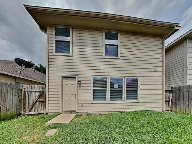 Building Photo - 6424 Mountain Pines Ln