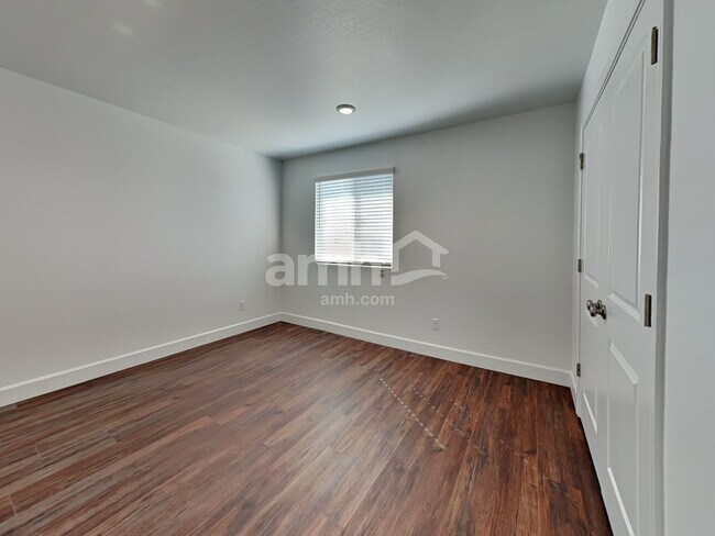 Building Photo - 17161 W Golden Ln