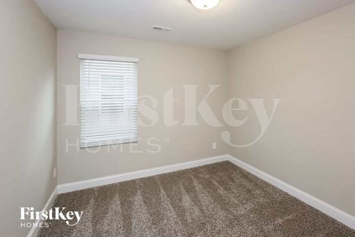 Building Photo - 9337 Sloan Forest Dr