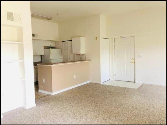 Building Photo - 131 SW Palm Dr