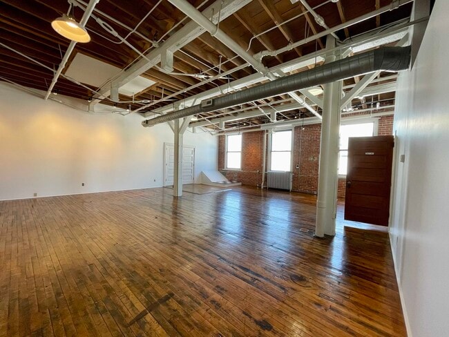 Building Photo - 1800 Central St