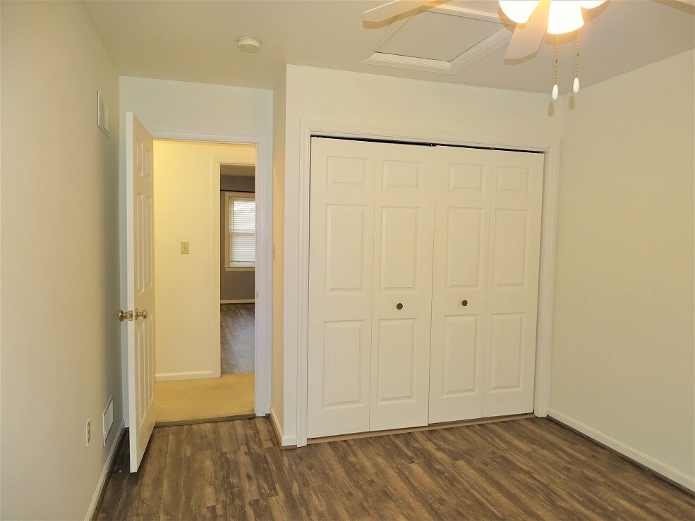 Building Photo - 932 Orchard St