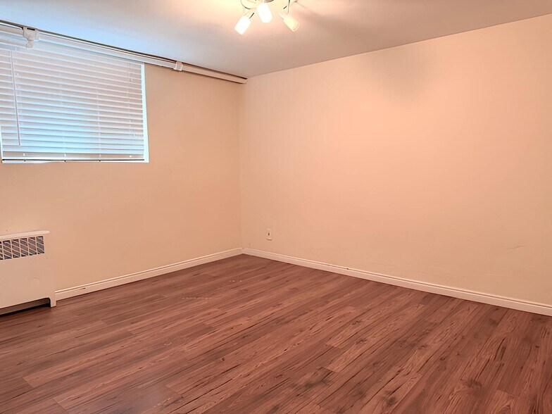 Building Photo - 1995 S Lincoln St