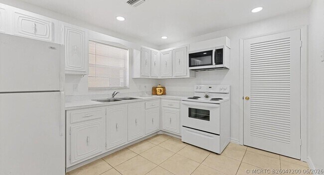 Building Photo - 10821 N Military Trl