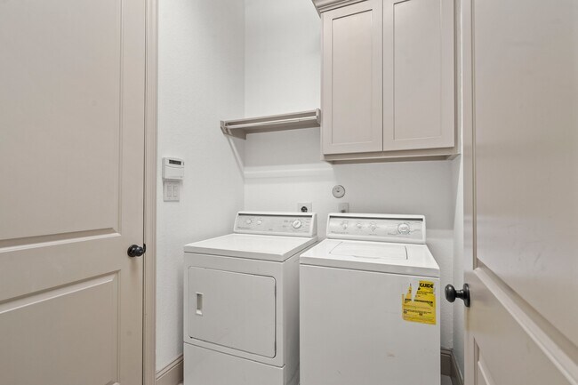 Building Photo - 5327 Metzger Ct