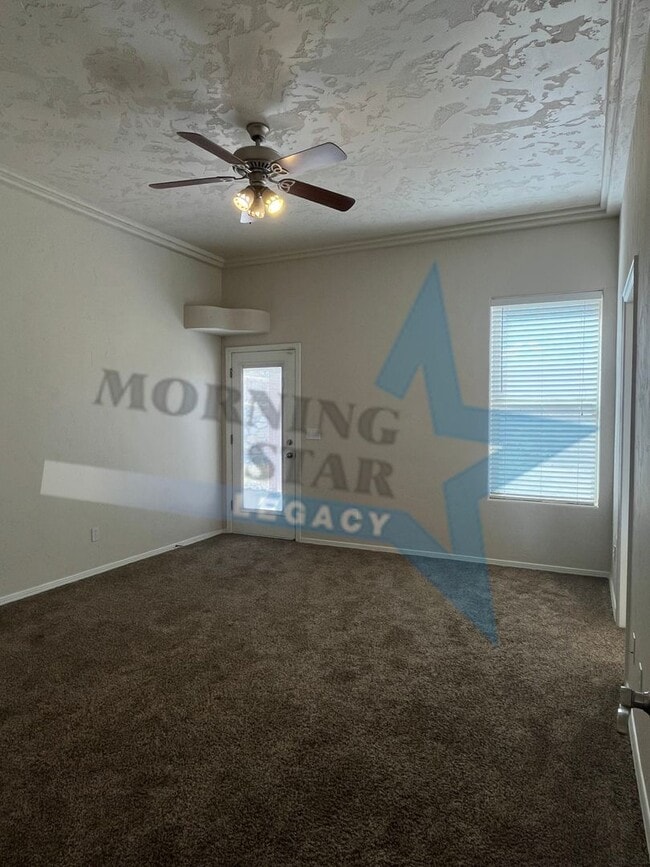 Building Photo - 3 Bedroom Home in Roadrunner Area!