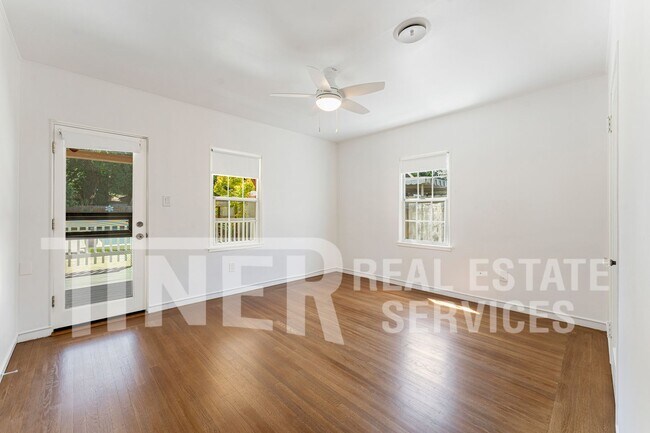 Building Photo - 657 40th St