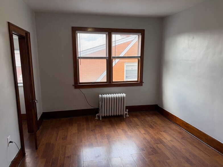 Building Photo - 407 Elm Rd