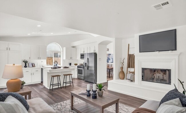 Building Photo - 1122 Alpine Ct