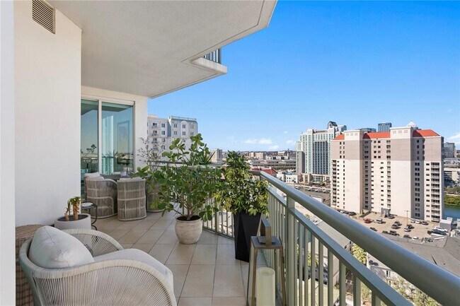 Building Photo - 450 Knights Run Ave