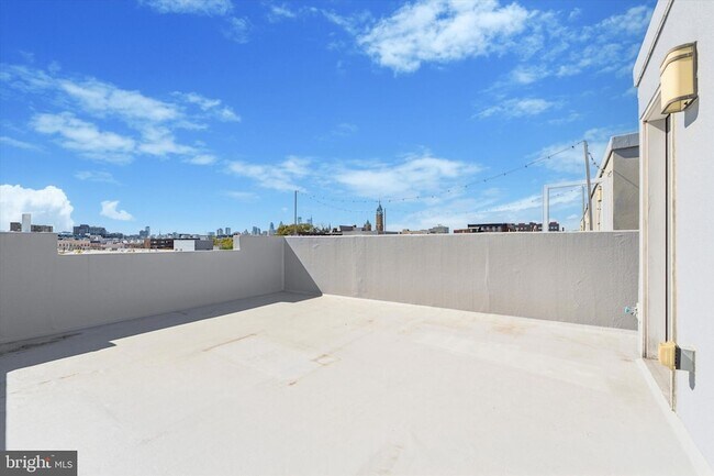 Building Photo - 120 W Oxford St