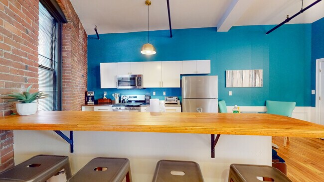 Building Photo - 19 Stanhope St