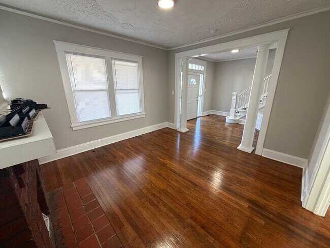 Building Photo - Beautifully Renovated 4bdrm/1.5bth Home Located in Richmond's Northside!!