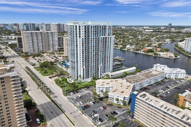 Building Photo - 1913 S Ocean Dr