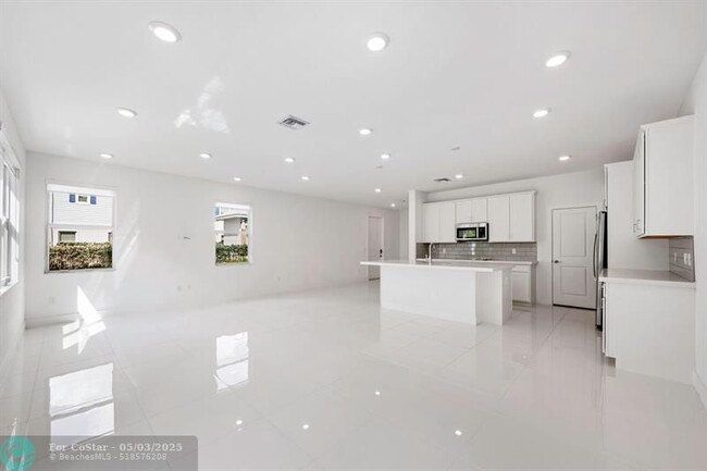 Building Photo - 214 Preserve Trl S