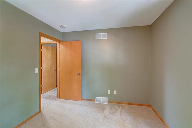 Building Photo - 1406 Dewberry Dr