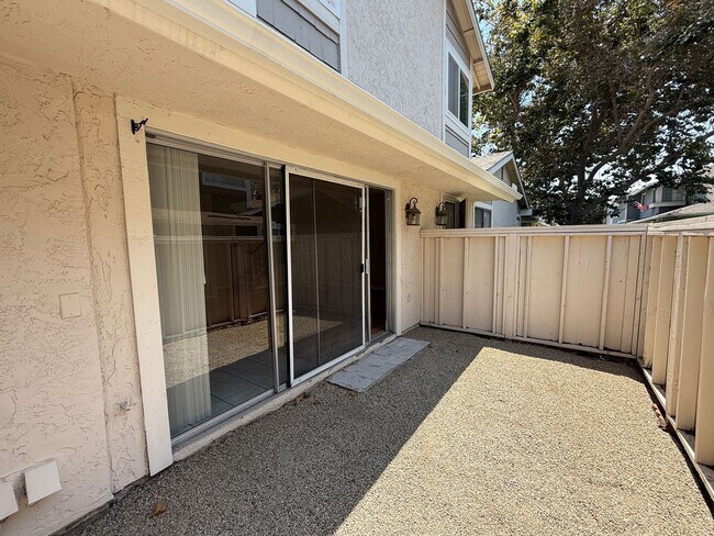 Building Photo - Beautiful Two Bedroom Townhome in San Luis Rey