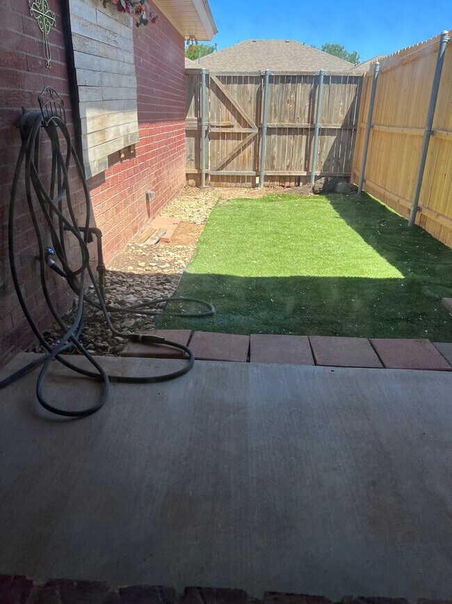 Building Photo - 3108 110th St