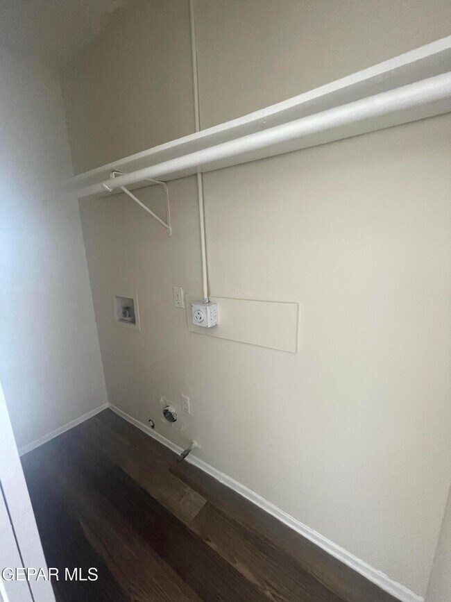 Building Photo - 204 Prado Rd