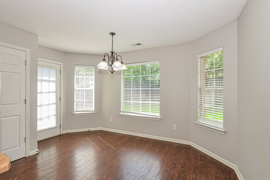 Building Photo - 4313 Genevieve Dr