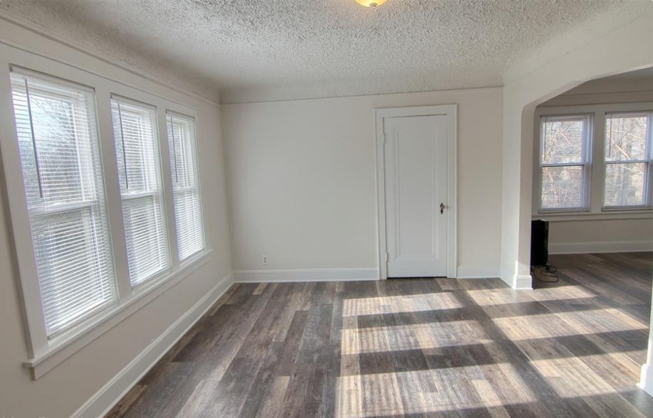 Building Photo - 372 W Bennett Ave