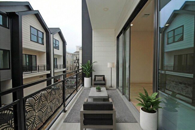 Building Photo - 6310 Illinois St