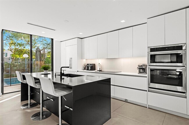 Building Photo - 2572 NE 182nd Terrace