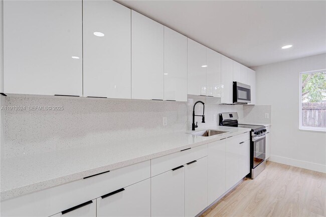 Building Photo - 6044 SW 37th St