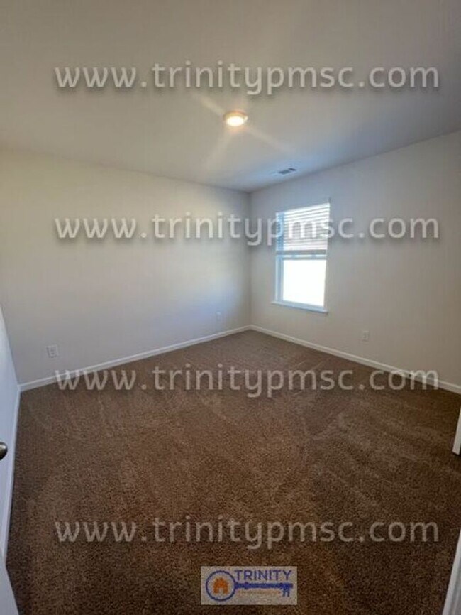 Building Photo - LOOK AT THIS BEAUTY!