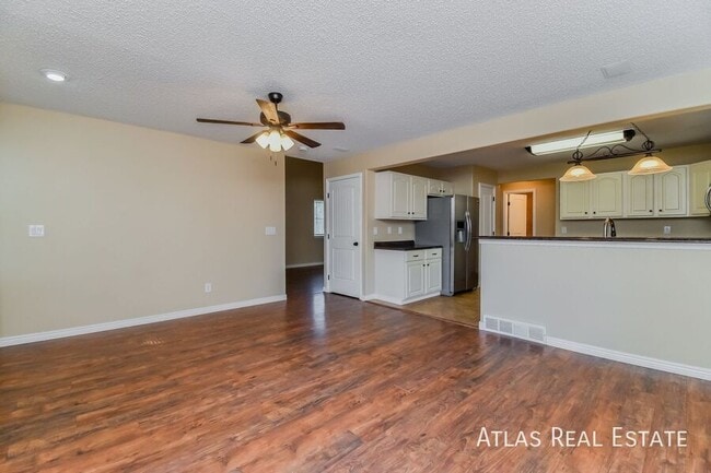 Building Photo - 2115 Hibbard Ln
