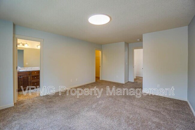 Building Photo - 5941 NE 48th St