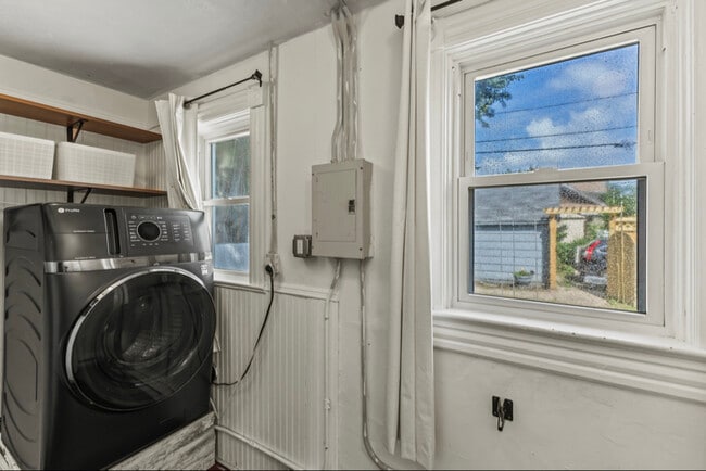 Building Photo - 95 Front Ave