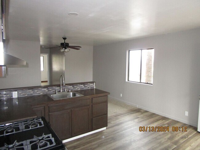 Building Photo - East Bakersfield Ready to Move In House wi...