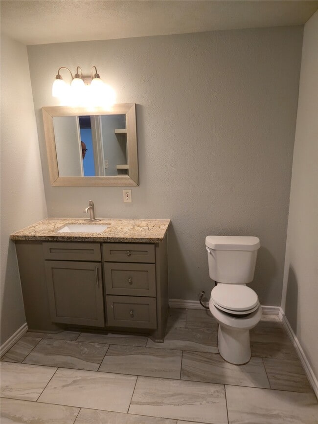 Building Photo - 5203 Pensdale St