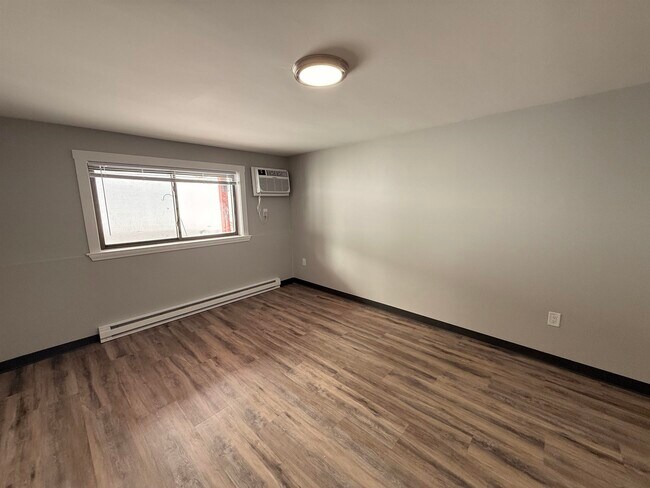 Building Photo - 95 Powers St