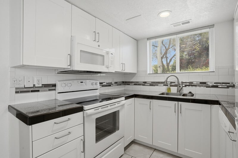 Building Photo - 4616 S Quail Vis Cv