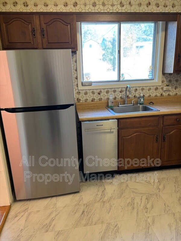 Building Photo - 6206 Scranton Rd