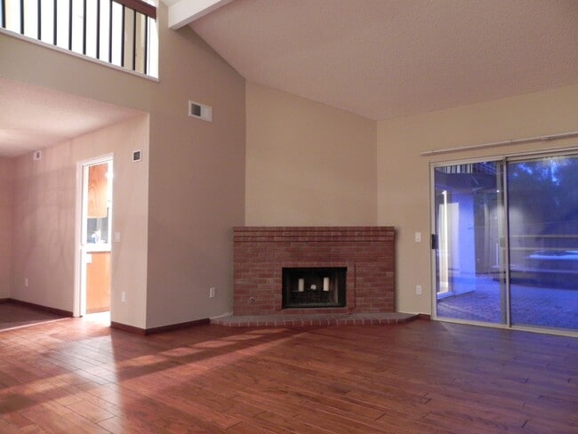 Building Photo - 4 Bed/2.5 Bath Spacious Two Story Home at ...