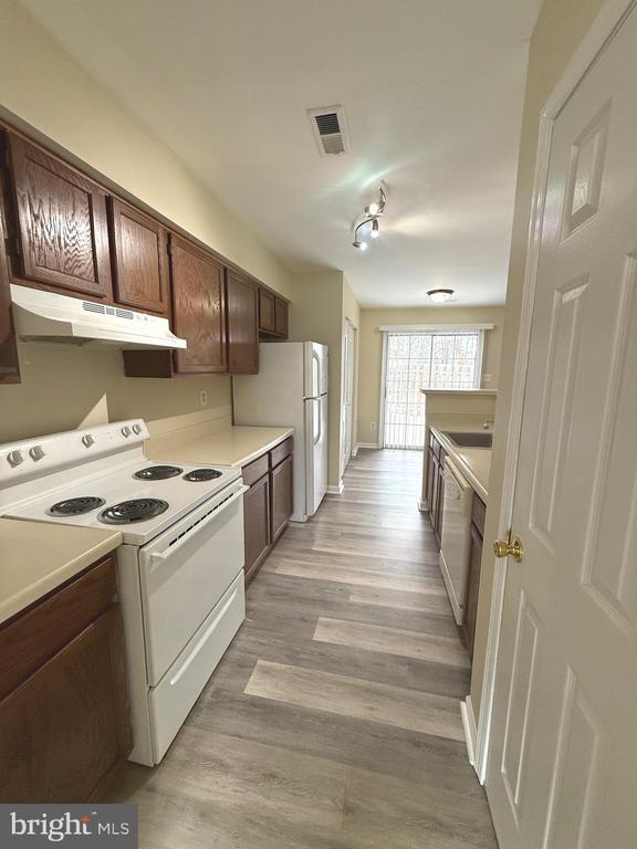 Building Photo - 409 Wind Ridge Dr