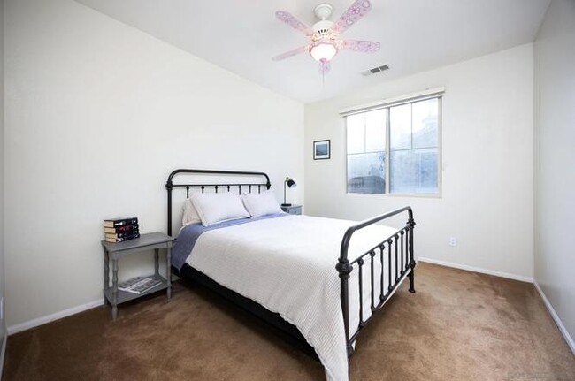 Building Photo - 1813 Cyan Ln
