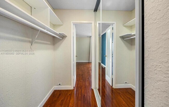 Building Photo - 150 SE 25th Rd