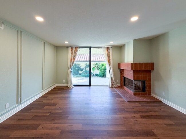 Building Photo - 2262 Martinique Ln