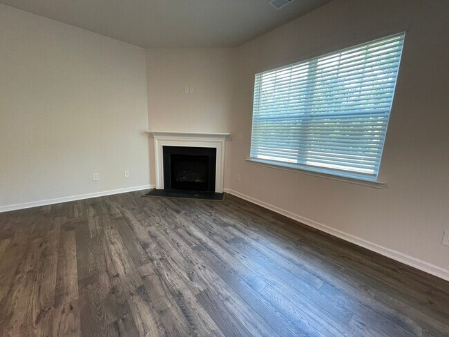 Building Photo - 11009 Austin Estates Dr