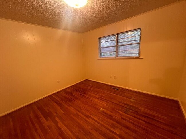 Building Photo - 6709 Sandpiper Dr