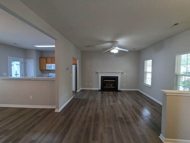 Building Photo - CORNELIUS 3 BEDROOM 2.5 BATH W/FENCED YARD