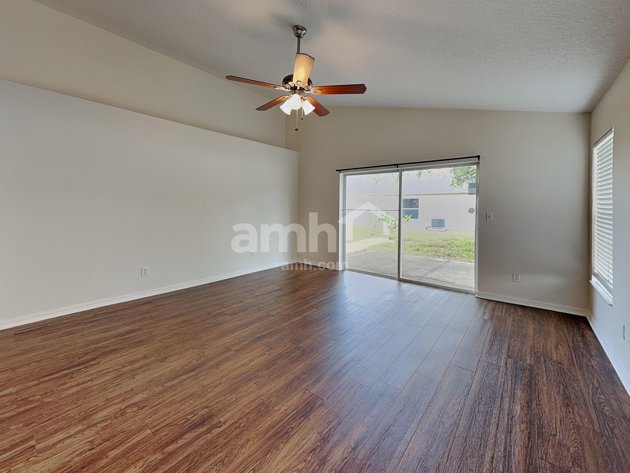 Building Photo - 1145 Bluegrass Dr