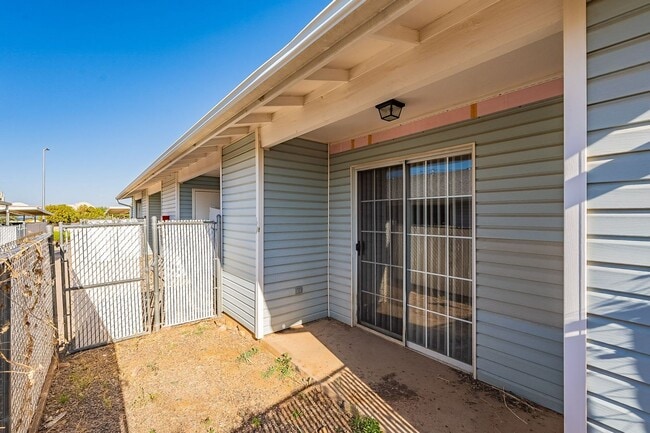 Building Photo - The Vistas at Sierra Court