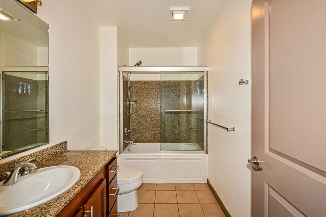 Building Photo - Prime Downtown Kirkland Location with Modern Finishes